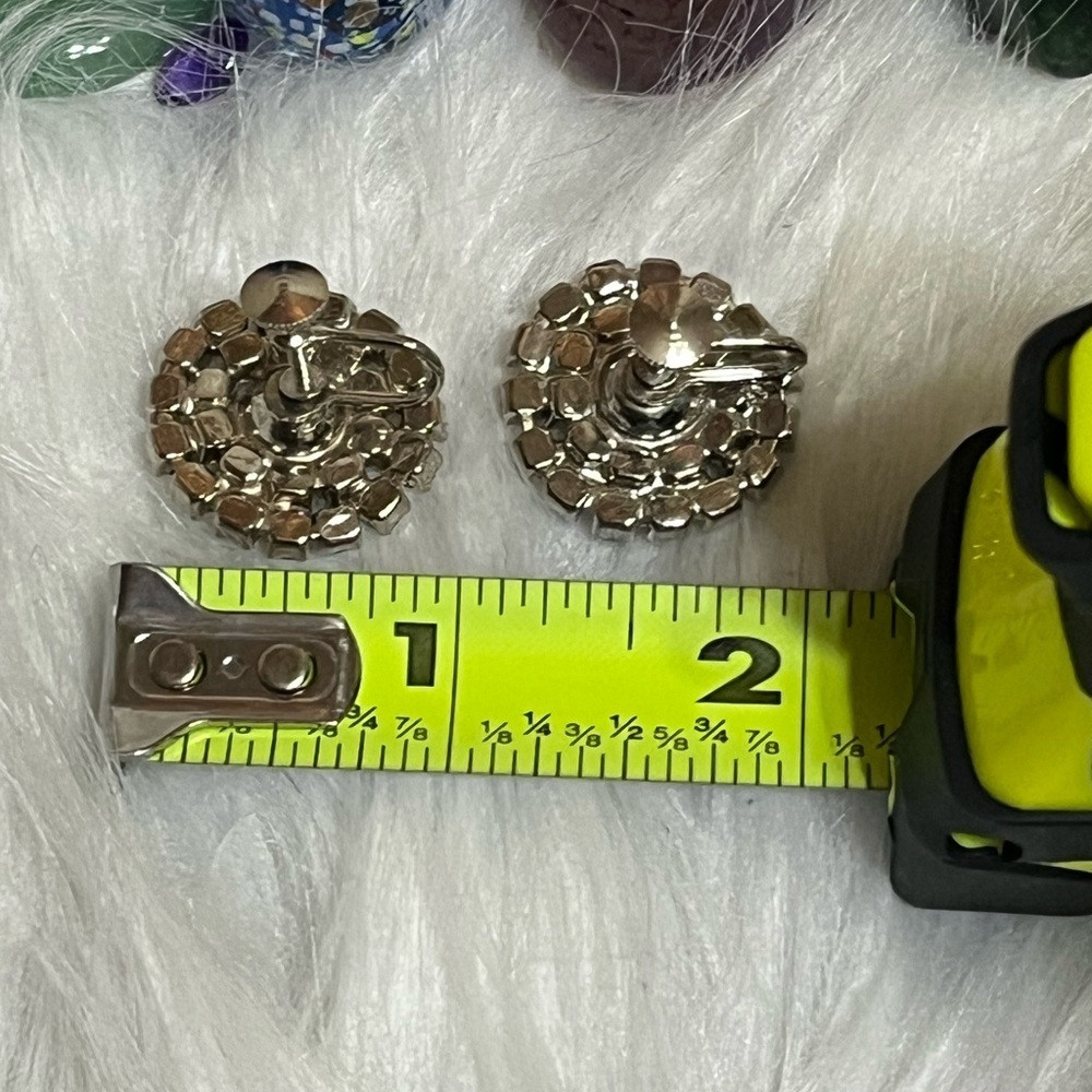 Gorgeous Rhinestones Screw Back Vintage Earrings - Picture 8 of 9